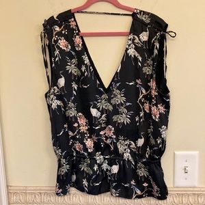 Banana Republic silky feel print top. Medium